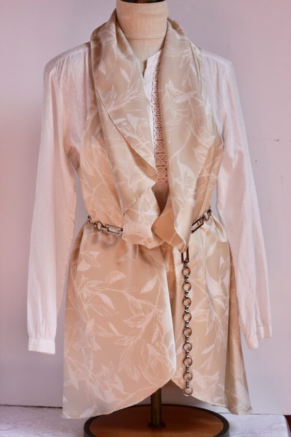 White on cream vest that can be worn five ways - Image 5