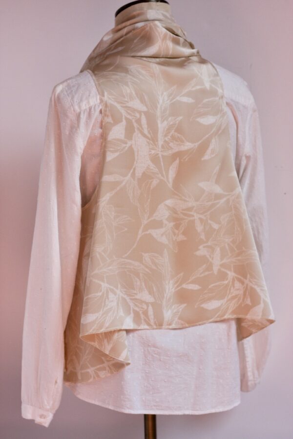 White on cream vest that can be worn five ways - Image 7