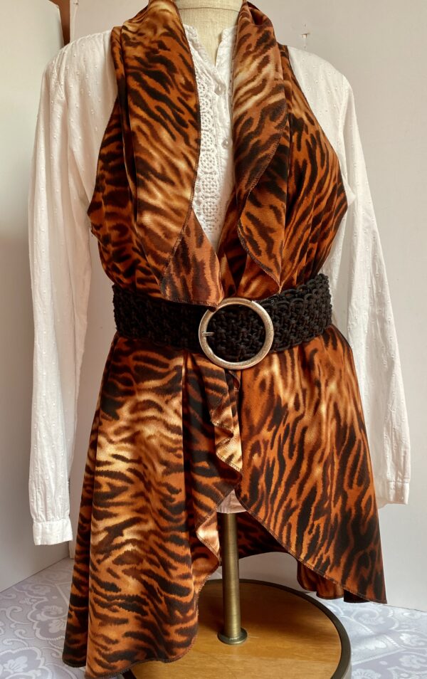 Animal print vest to wear five different ways - Image 4