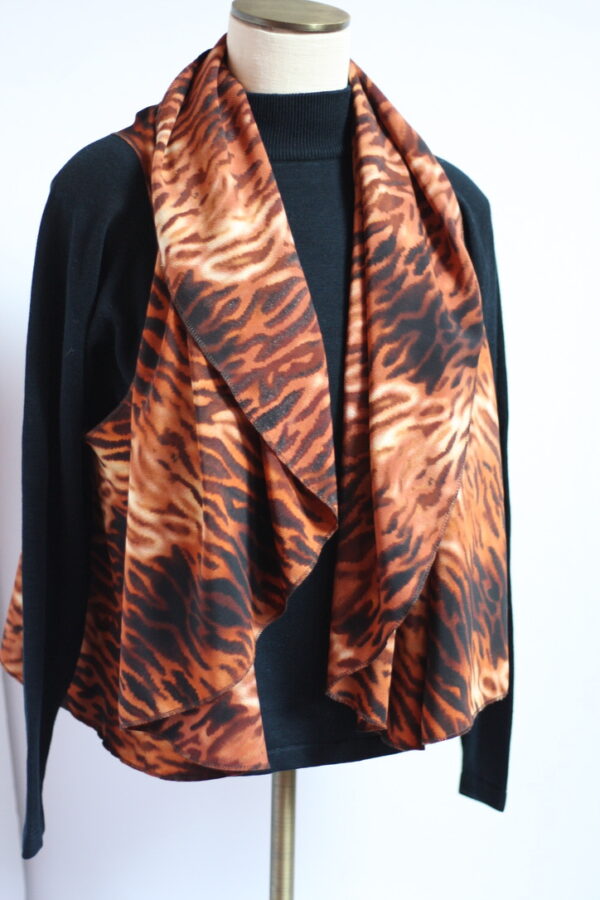 Animal print vest to wear five different ways - Image 5