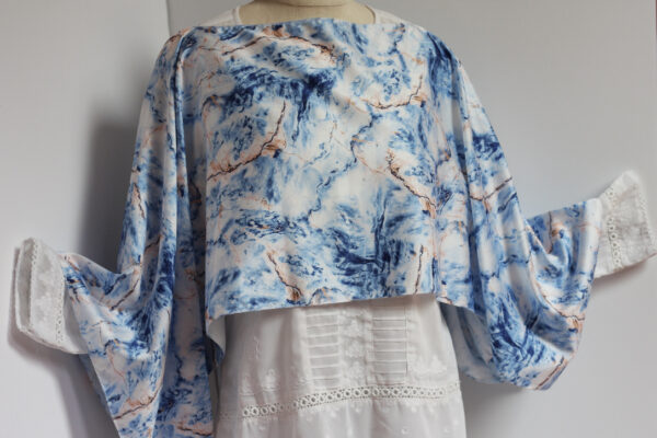 Blue on white marble print short poncho combo