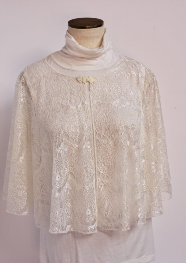 Ivory lace capelet - Image 6