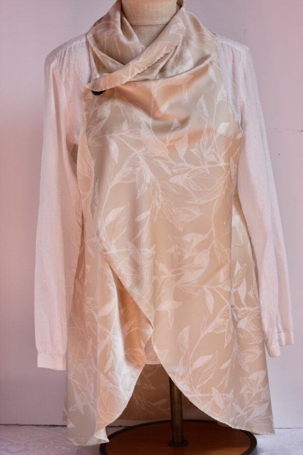 White on cream vest that can be worn five ways - Image 4