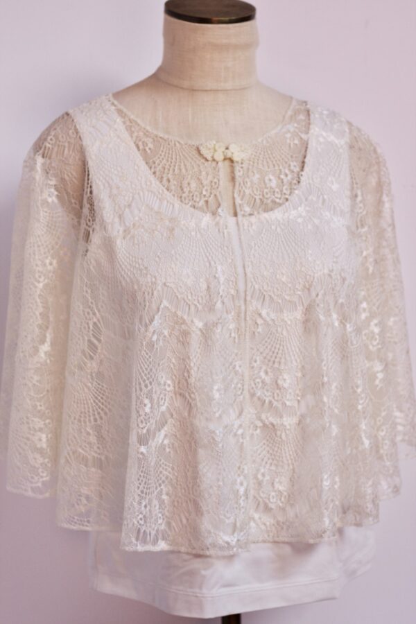 Ivory lace capelet