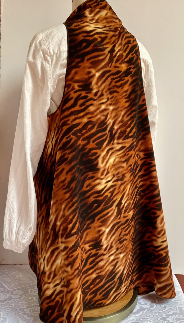 Animal print vest to wear five different ways - Image 2