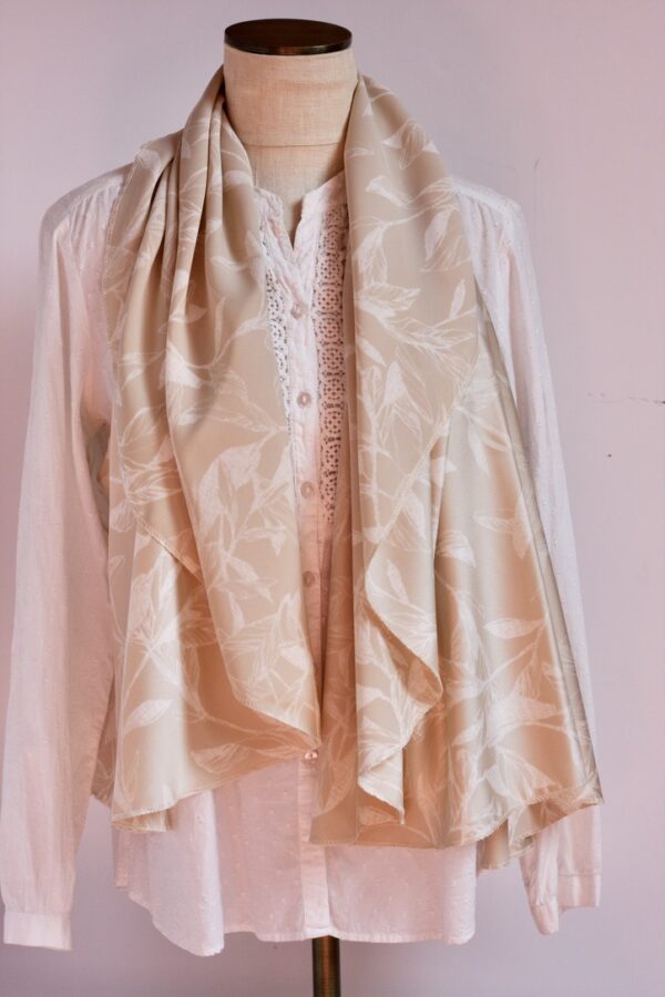White on cream vest that can be worn five ways - Image 6
