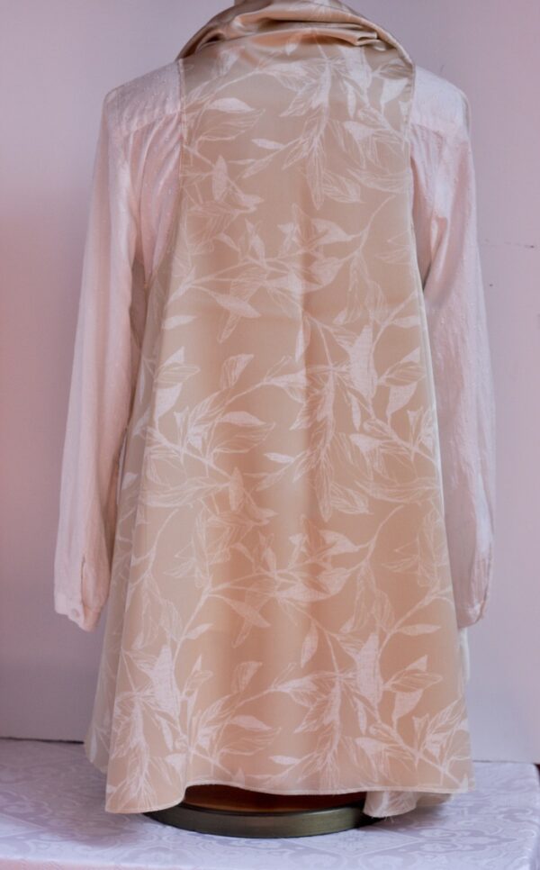 White on cream vest that can be worn five ways - Image 3