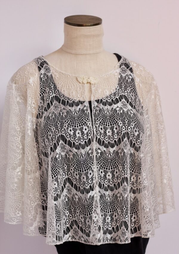 Ivory lace capelet - Image 5