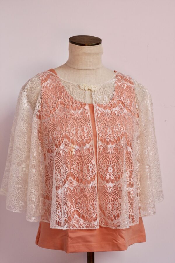 Ivory lace capelet - Image 4