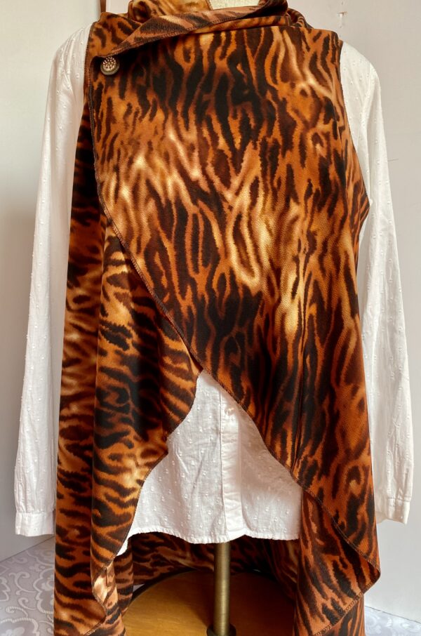 Animal print vest to wear five different ways - Image 3