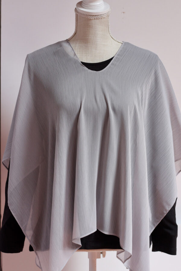 Light gray convertible poncho in a chiffon fabric - Image 3