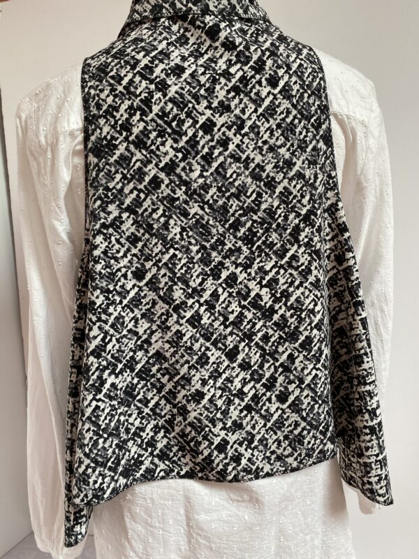 Black and white patterned vest - Image 7