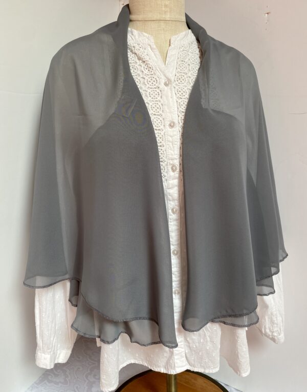Gray vest in lightweight chiffon that can be worn five different ways - Image 7