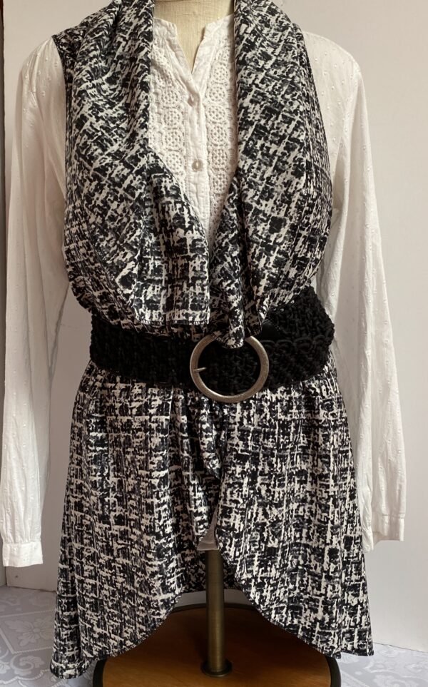 Black and white patterned vest - Image 5