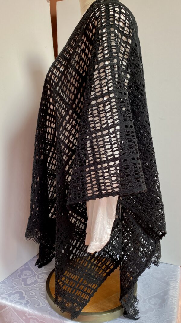 Black lace-type mesh poncho - Image 3