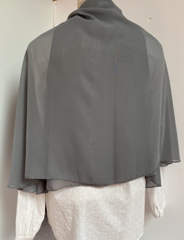 Gray vest in lightweight chiffon that can be worn five different ways - Image 8