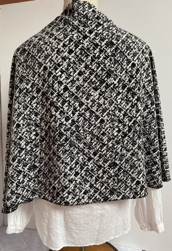 Black and white patterned vest - Image 9