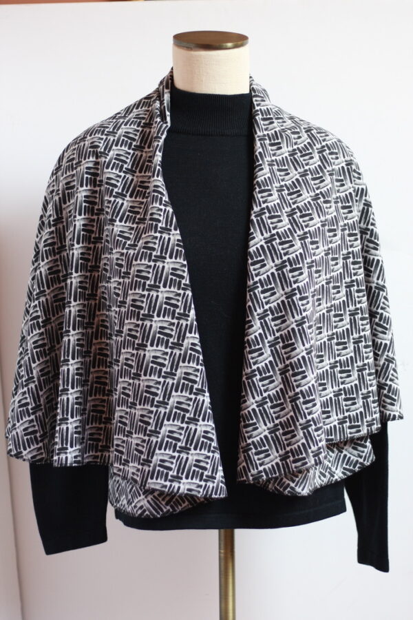 Black and white patterned vest - Image 8