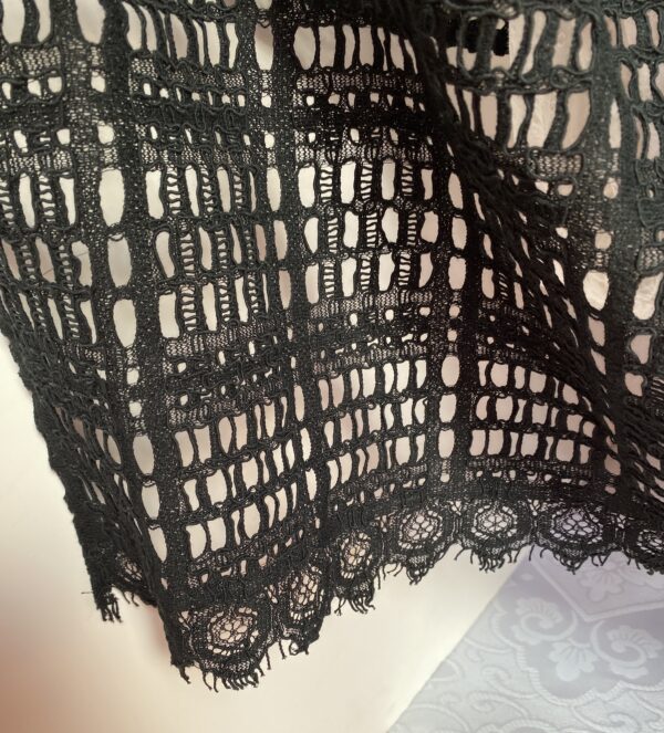 Black lace-type mesh poncho - Image 4
