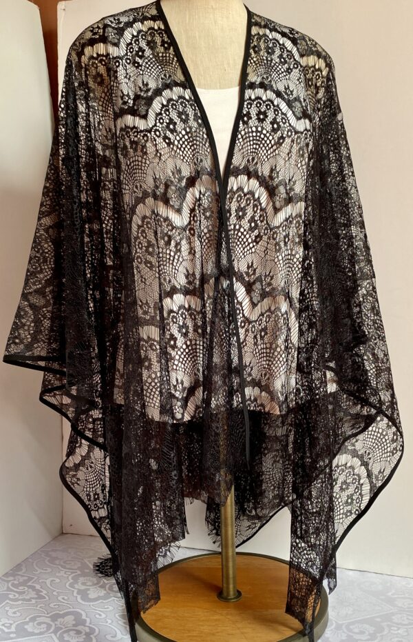 Black lace ruana poncho - Image 4