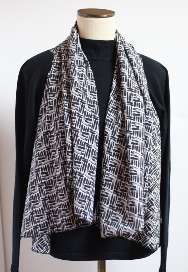 Black and white patterned vest - Image 6