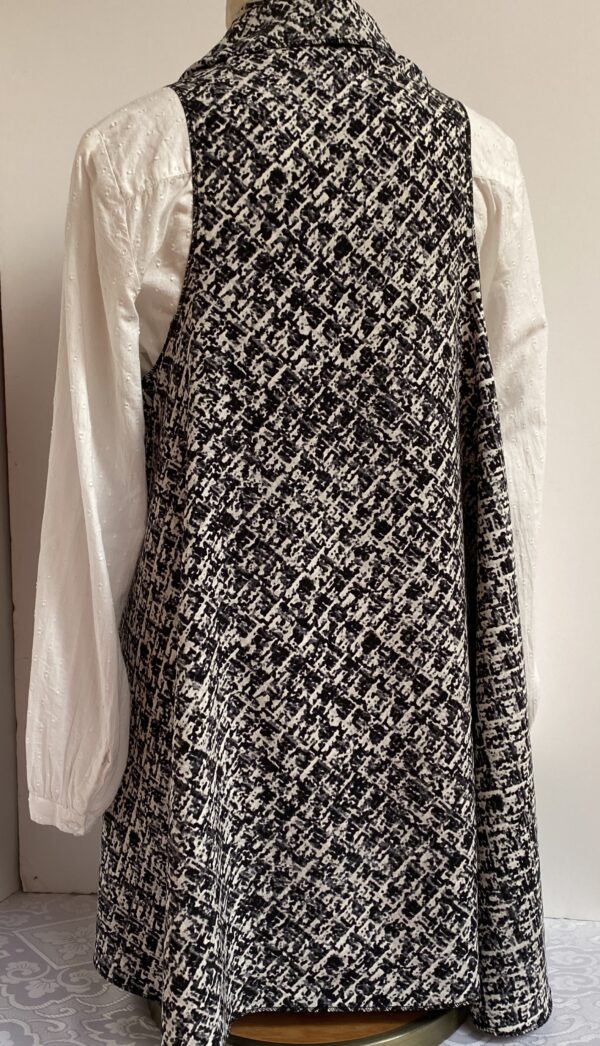 Black and white patterned vest - Image 3