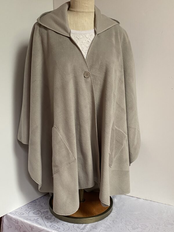 Fleece poncho with hood in various colors - Image 4