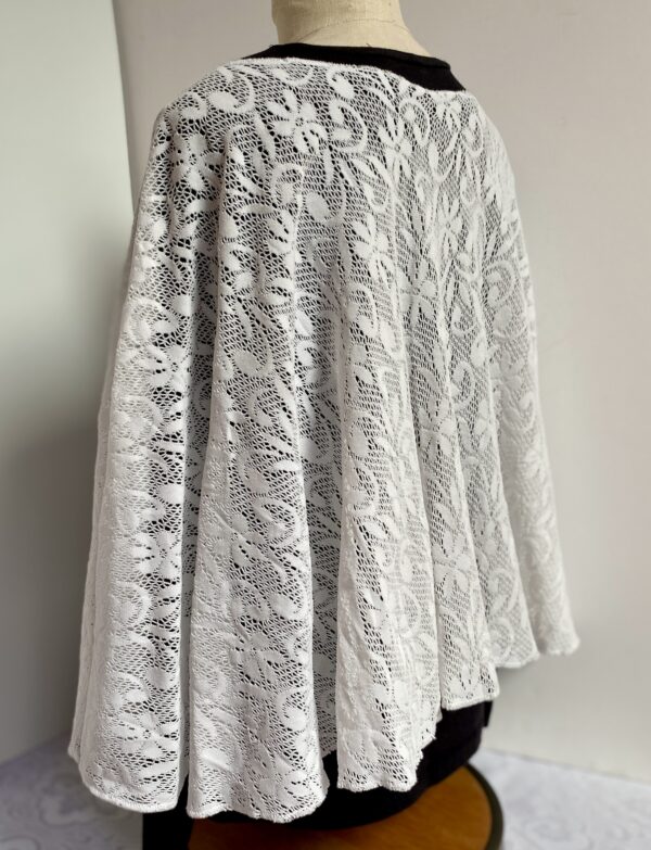 White lace capelet - Image 3
