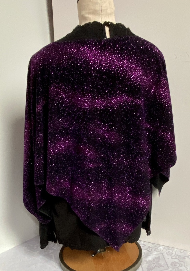 Short black poncho with pink dots - Image 3