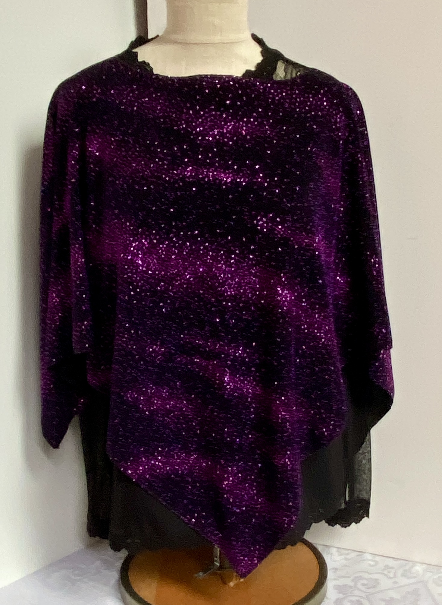 Short black poncho with pink dots